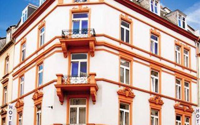 Hotel Columbus вид на фасад