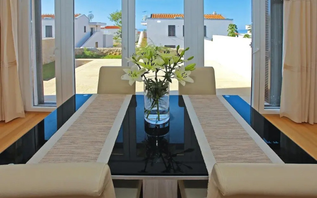 Apartments in Villas Punta Skala With Beachpool