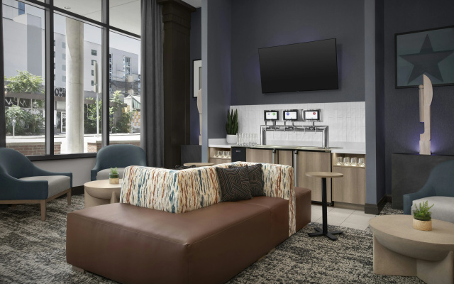 Hampton Inn & Suites Austin @ The University / Capitol