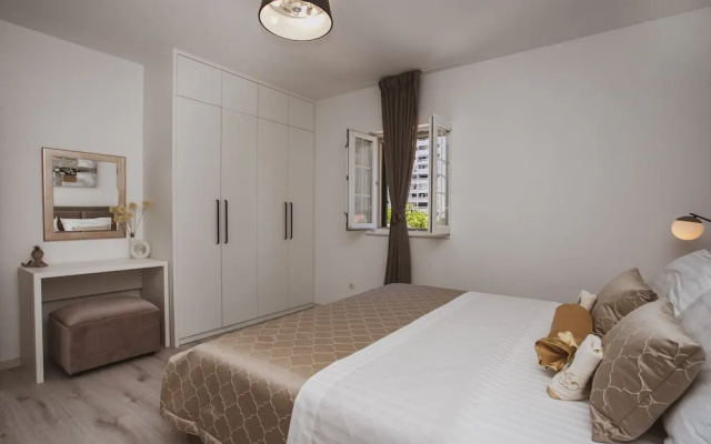 Luxury Modern House, Just 1 min Walk to the Beach