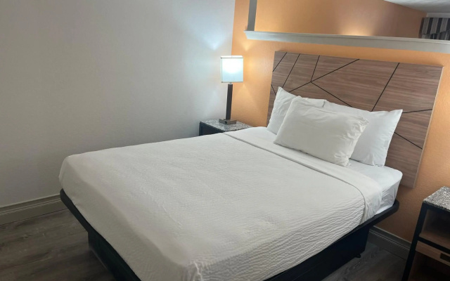 Howard Johnson by Wyndham Malden Boston Area