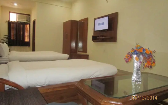 Hotel Vrindavan Garden