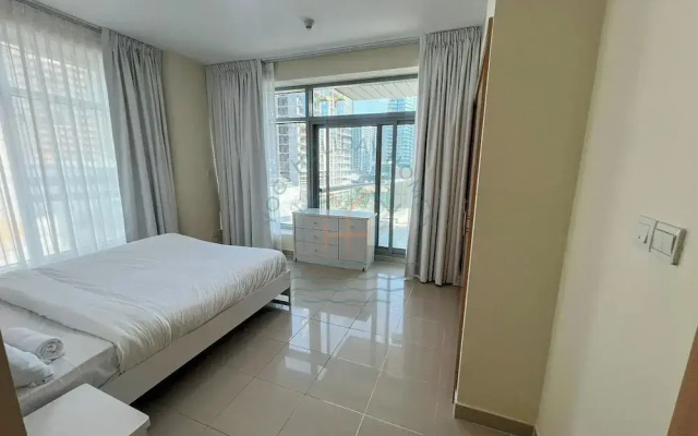 Blakely 2BR Lakeview Retreat With Open Balcony