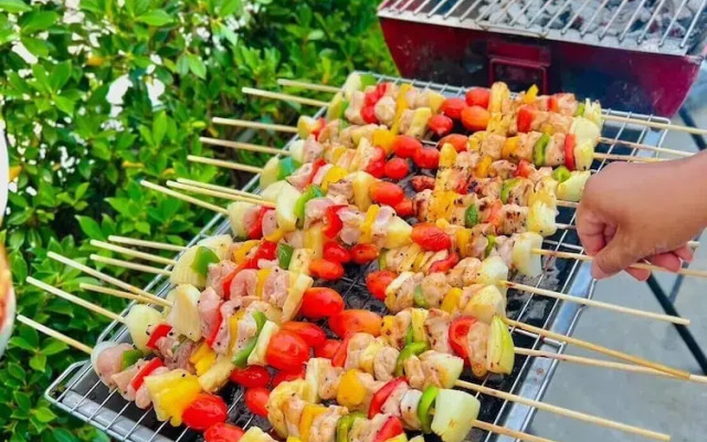 Le poulet poolvilla khanom