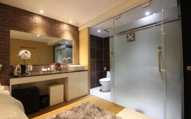 September Motel Oncheon