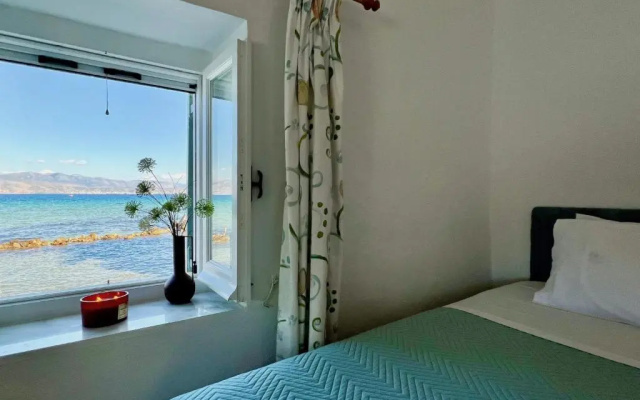 Apraos Beachfront Studio