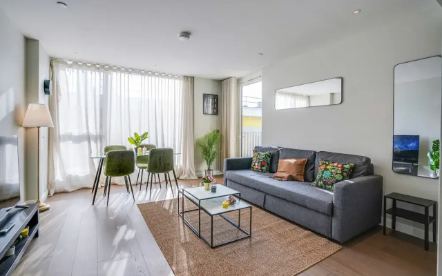 Central London Stay in Vauxhall With Balcony