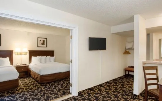 MorningGlory Inn & Suites
