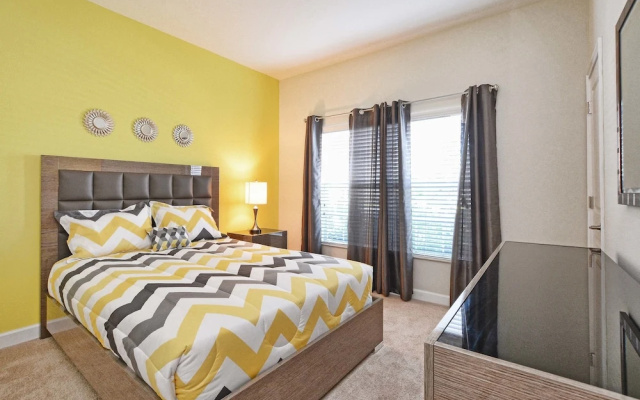 Storey Lake 4 Bedroom Townhome w Splashpool - 1618ST