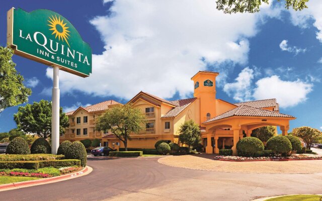 La Quinta Inn & Suites Dallas DFW Airport North 2