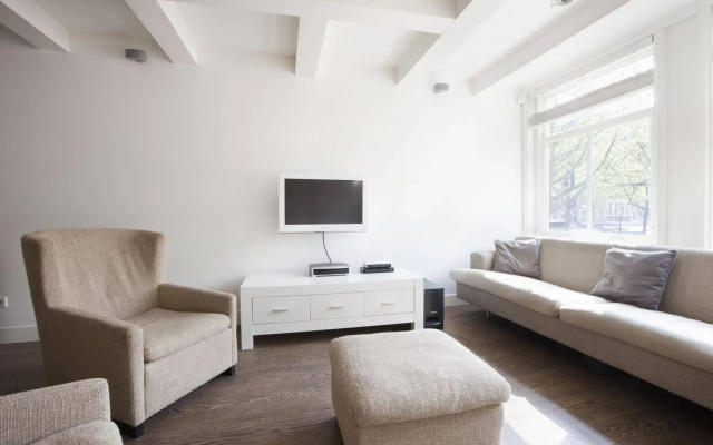 Charles Apartment