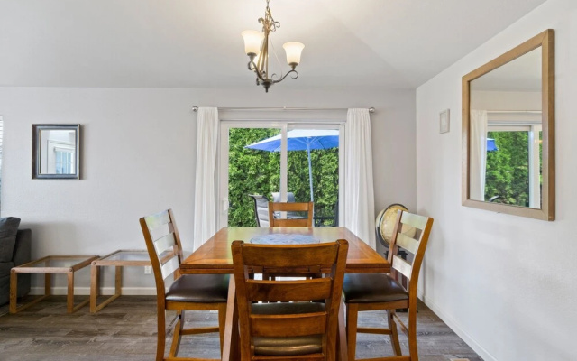 Dog-friendly Post Home With Private Hot Tub, Fire Pit, and BBQ on the Deck by Redawning