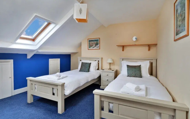 5 Bedroom Holiday Home in Whitby, No Deposit