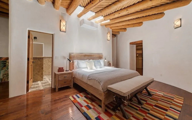Ranchitos - Private Luxury Home With Swimming Pool