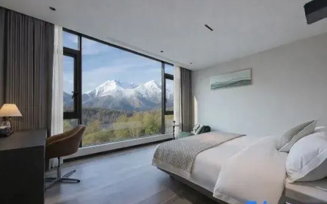Lakeside Residence（ Grassland in Anji）