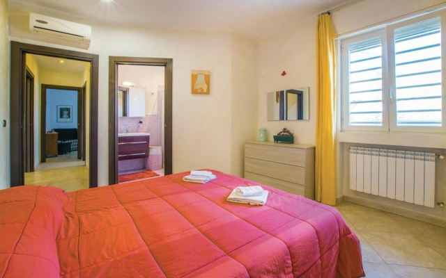 Beautiful Apartment in Bari With 3 Bedrooms and Wifi
