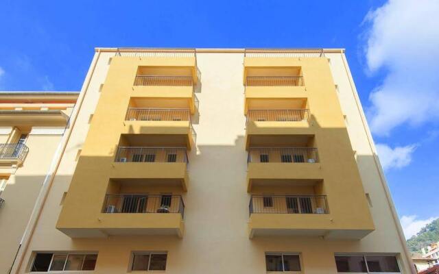 Апартаменты Villa Serafina Apartments Ницца вид на фасад