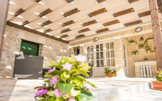 Holiday Home Dvori Dida Mile