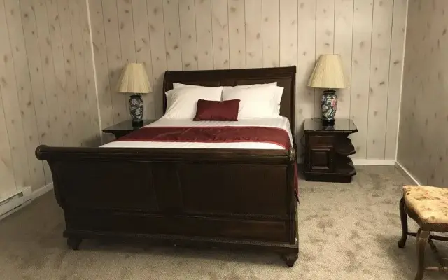 Holiday House Motel