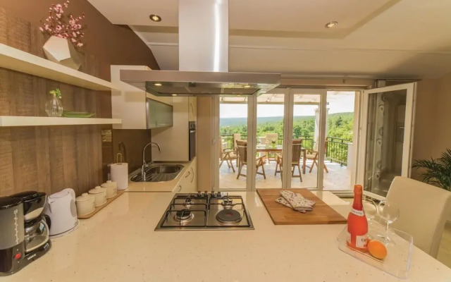 Beautiful Home in Pridraga With Wifi and 8 Bedrooms