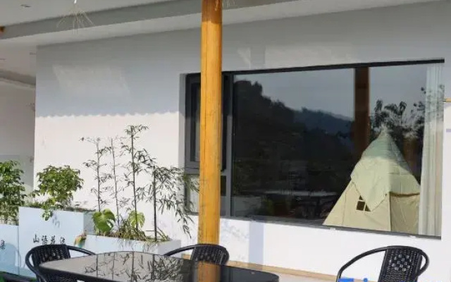 Mountain Whisper & Blooming Verse Scenic View Inn (Zhaoxing)