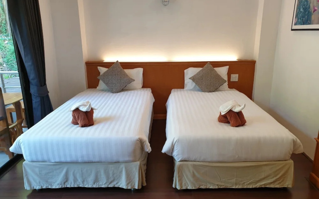 OYO 853 The Grand Koh Chang Hotel