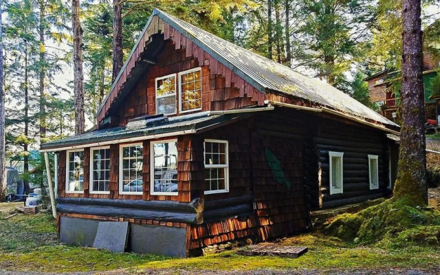 Alaska's Bed Breakfast and Canoe