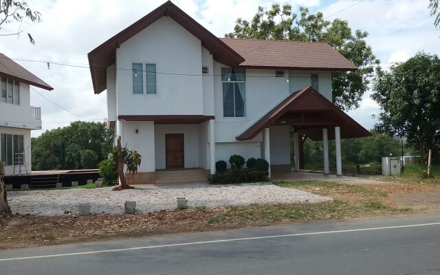 Отель River Terrace Pranburi вид на фасад