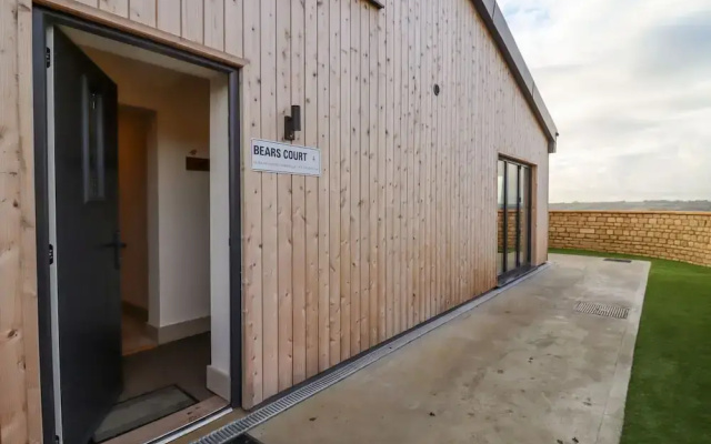 Bears Court Barn 4