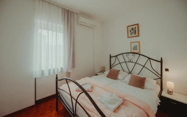 B&B Laguna