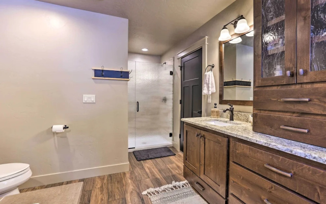 Sled Hill & Hot Tub Access: Mccall Family Cabin!