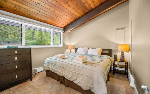 Alpine Court Chalet 4 Bedroom Home