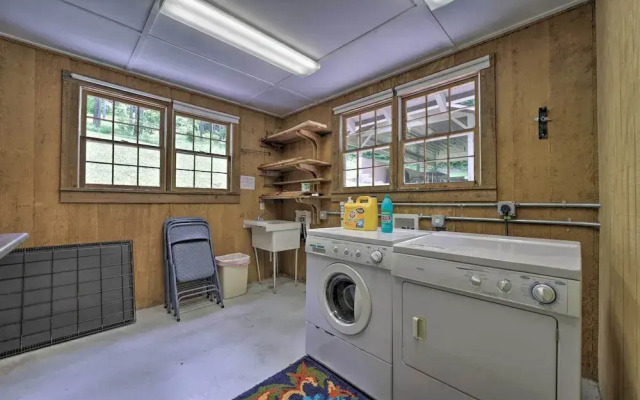 Historic Mountain Cabin: Grill & Hiking Trail!