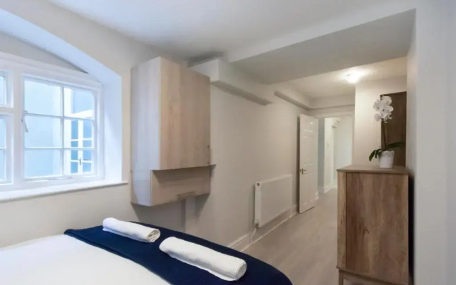 Luxury 2 bedroom Clifton flat with free parking