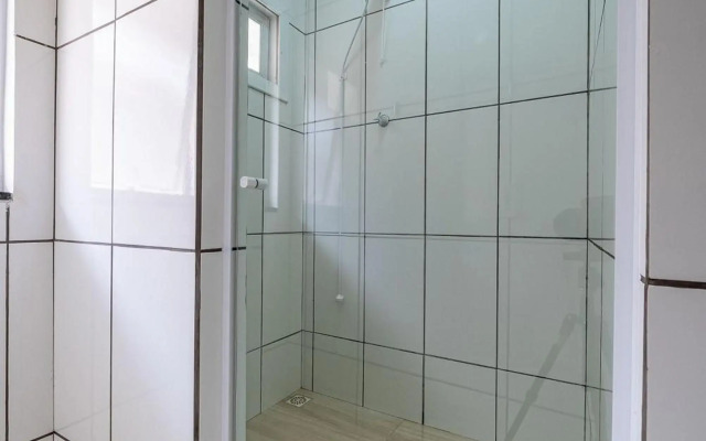 021 - Lindo Residencial com Piscina e Jacuzzi em Bombas