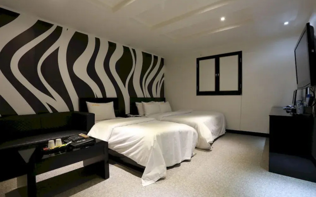 Hotel D Day