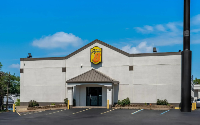 Super 8 by Wyndham Brownsburg