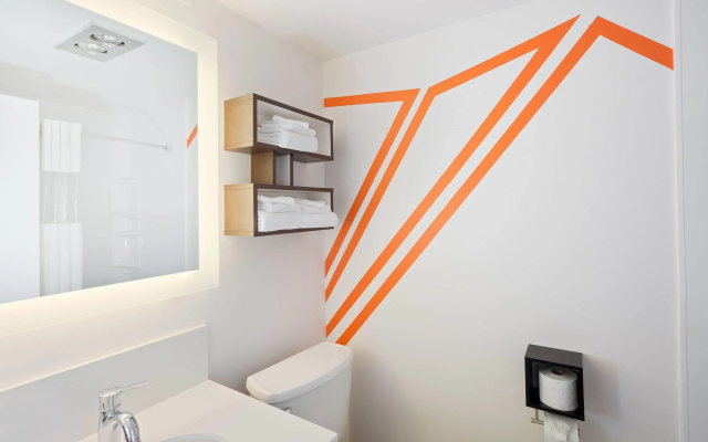 Howard Johnson Hotel by Wyndham Toms River