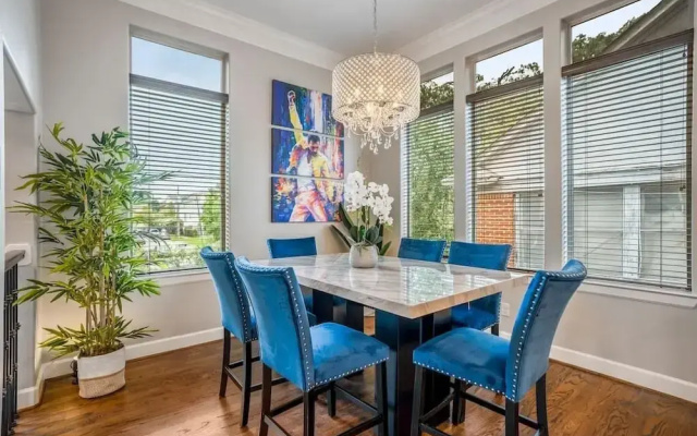 Posh Dtwn Midtown Home w Stunning Roof-topterrace