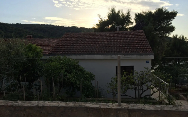 Holiday house Vanesa - 50m from the sea: Stomorska, Island Solta