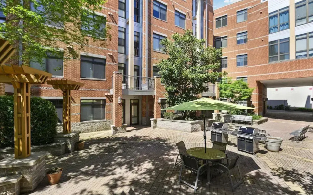 DC Charm in Crystal Apartments