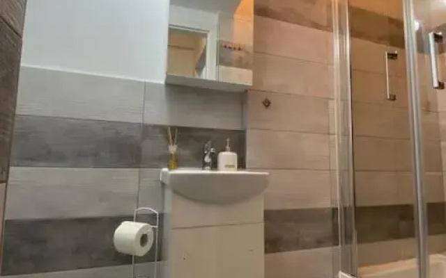 Ultracentral Studio Apartment in Victory Square