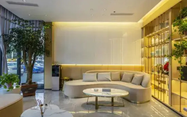 Luohe Jiujiu Chenguang Hotel (Luohe Vocational and Technical College Branch)
