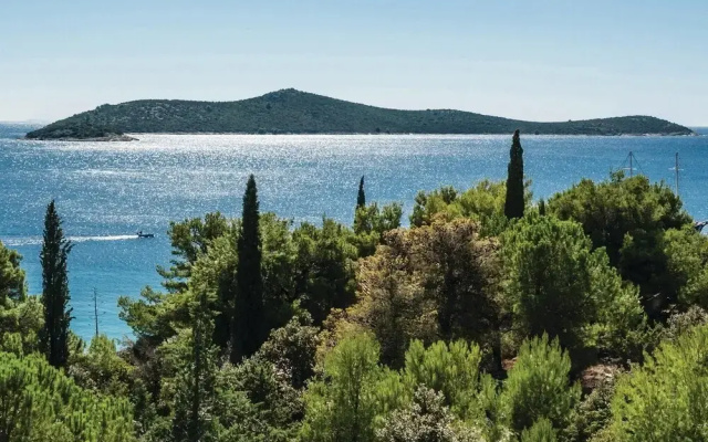 Amazing Home in Vinisce With Wifi and 2 Bedrooms