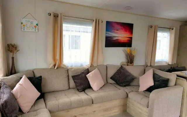 3 Bedroom Caravan - Sleeps 8 - Pets & Free Parking