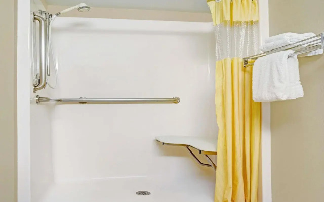 Days Inn Bloomington West