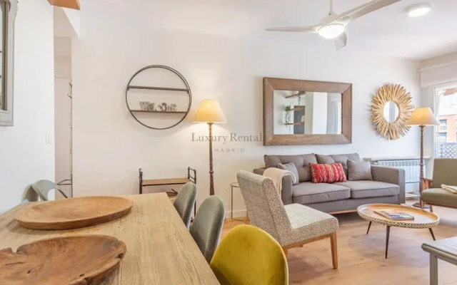 Apartment for 4 in Chamberi ( Plaza Olavide II )