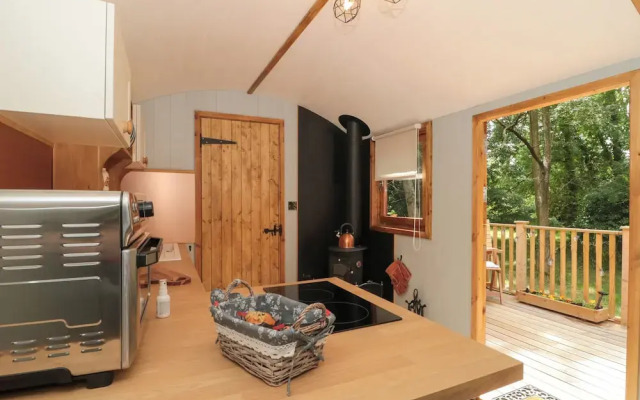 The Foxes Den Shepherds Hut