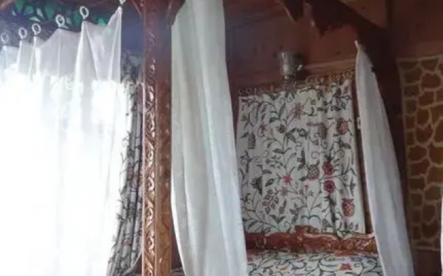 Shalimar Group of Houseboats