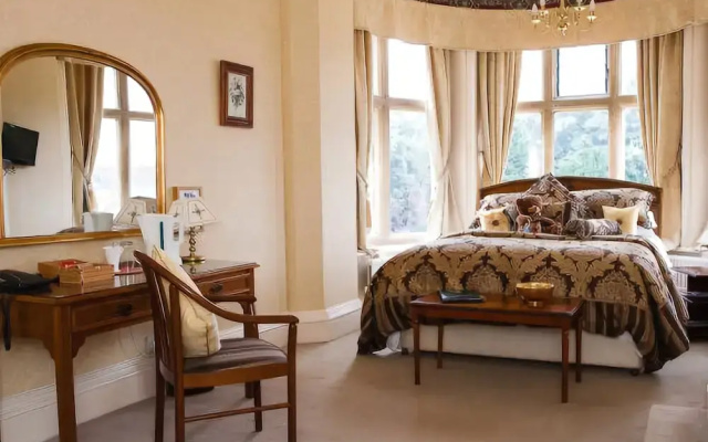 Wadenhoe House